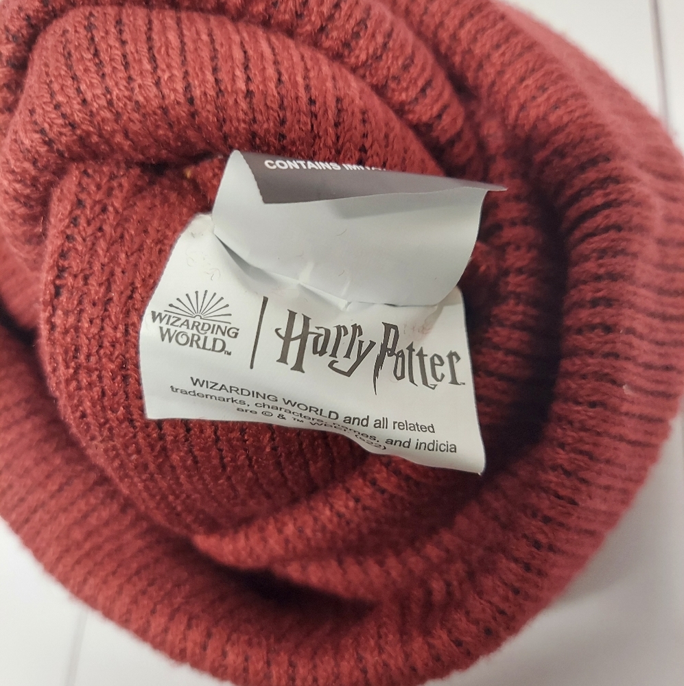 Harry Potter Hogwarts Beanie - Picture 4 of 5